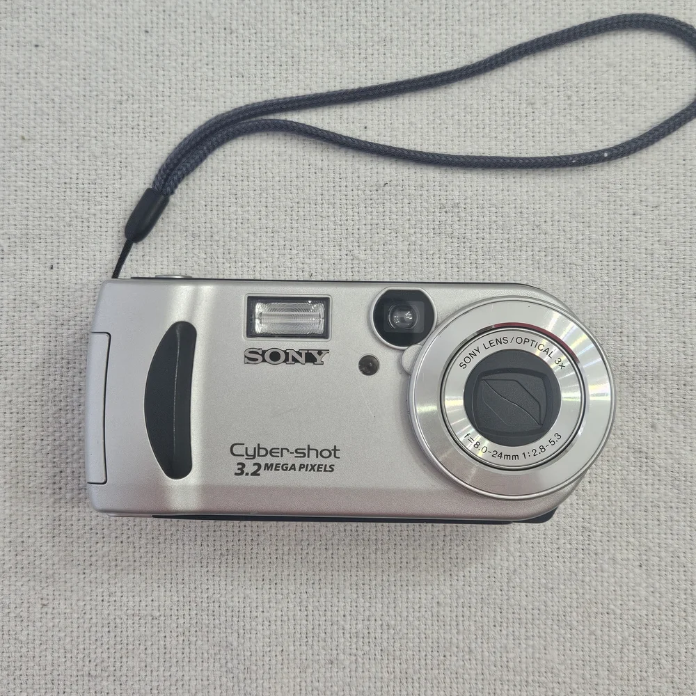 Sony Cyber-shot DSC-P71 3.2 MP Digital Camera 6X Zoom Multi Burst MPEG Movie HQX